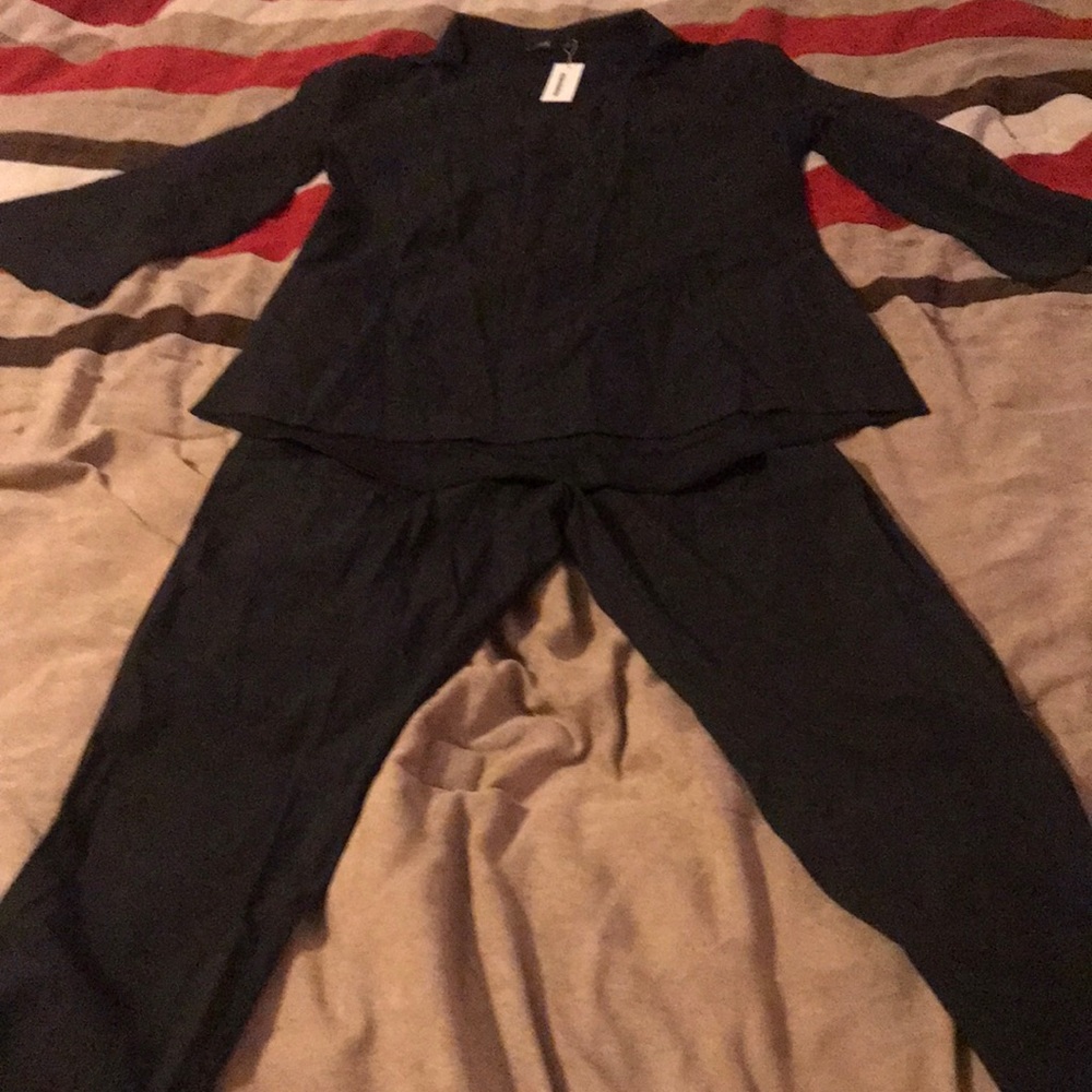 Pants suit